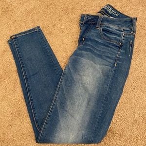 NWOT American Eagle skinny jeans size 0S